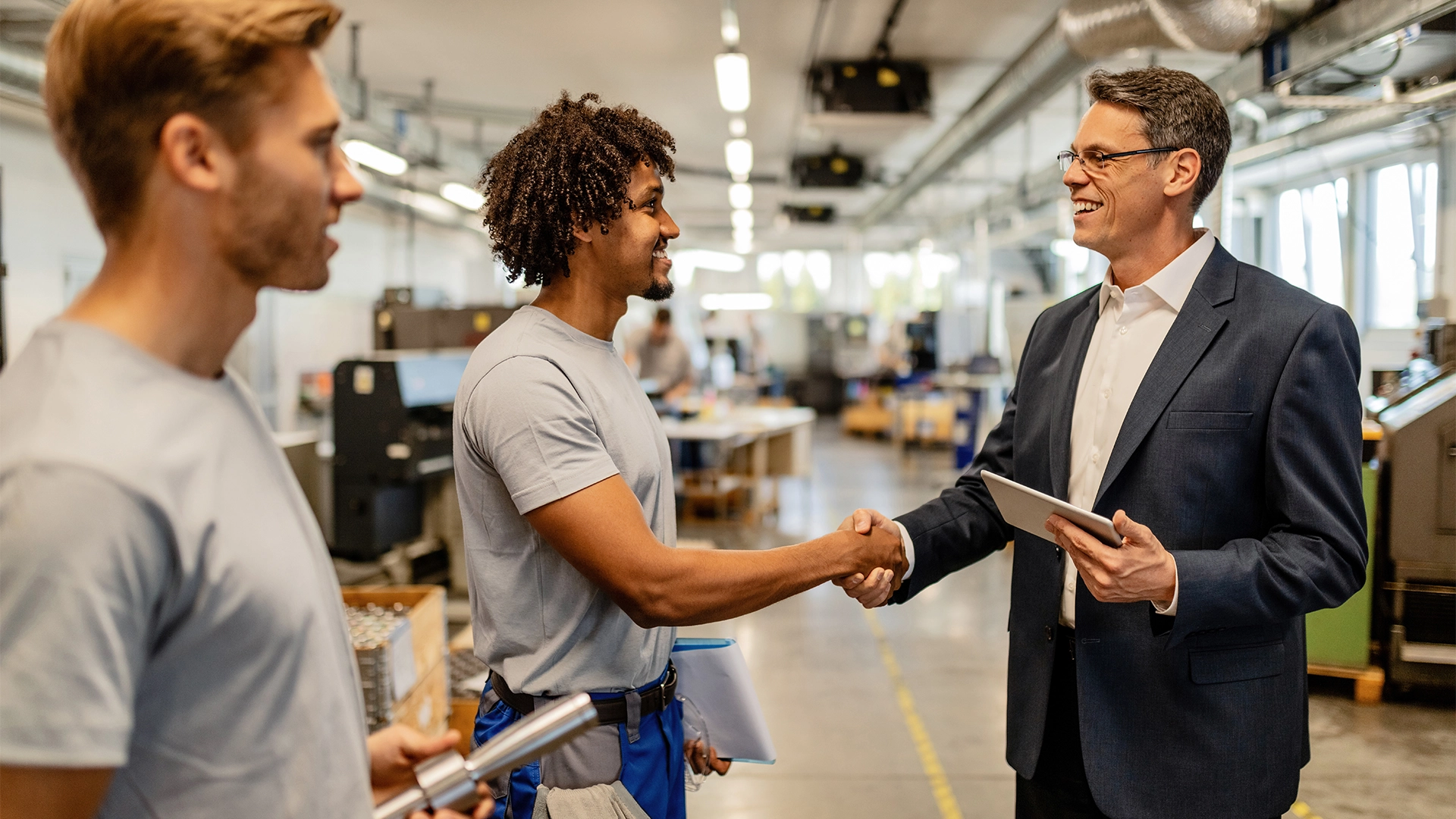 Muito além do contrato: por que a formatação profissional é a única fundação segura para transformar seu negócio em uma franquia escalável